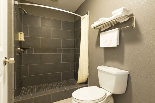 Bathroom - Cozy Rest Motel (Des Moines)