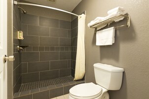 Ducha, secador de pelo, toallas