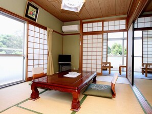 Living room - Shirasaki Seaside Hotel Shirasakisou (Yura)
