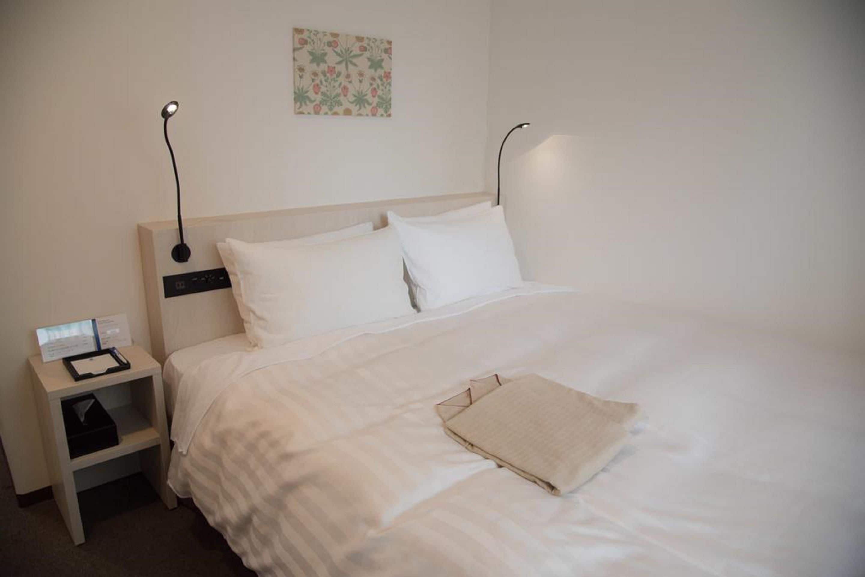 1 bedroom, down duvets, in-room safe, desk