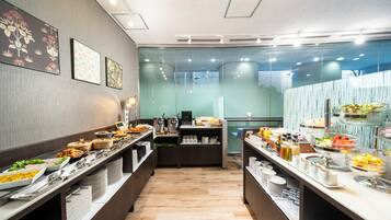 Daily buffet breakfast (JPY 1430 per person)