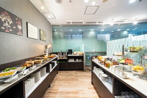 Daily buffet breakfast (JPY 1430 per person) - Best Western Osaka Tsukamoto (Osaka)