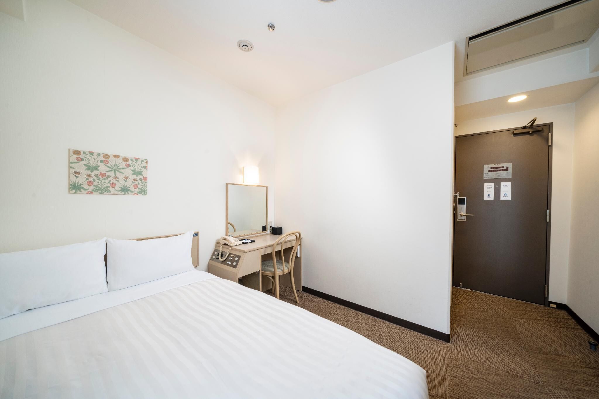 Couette en duvet, coffre-fort, bureau, rideaux d’obscurcissement