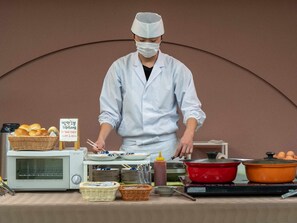 Se ofrece un desayuno completo todos los días (por un coste adicional)