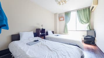 Twin Room | Desk, free WiFi