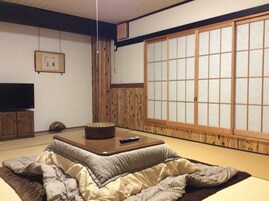 和室12畳 | デスク、WiFi (無料)