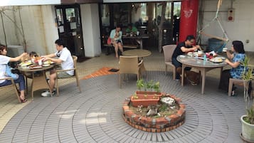 Petit déjeuner complet (900 JPY par personne)