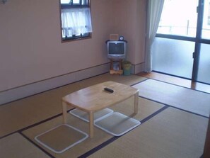 Living room - Hostels Minsyuku Hakuseiso (Naha)