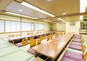 A traditional Japanese room with tatami mat flooring, wooden tables, and chairs. - Yu no Yado Shoei (Kyoto)