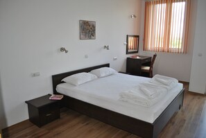 Chambre, 1 chambre, vue piscine | Vue de la chambre