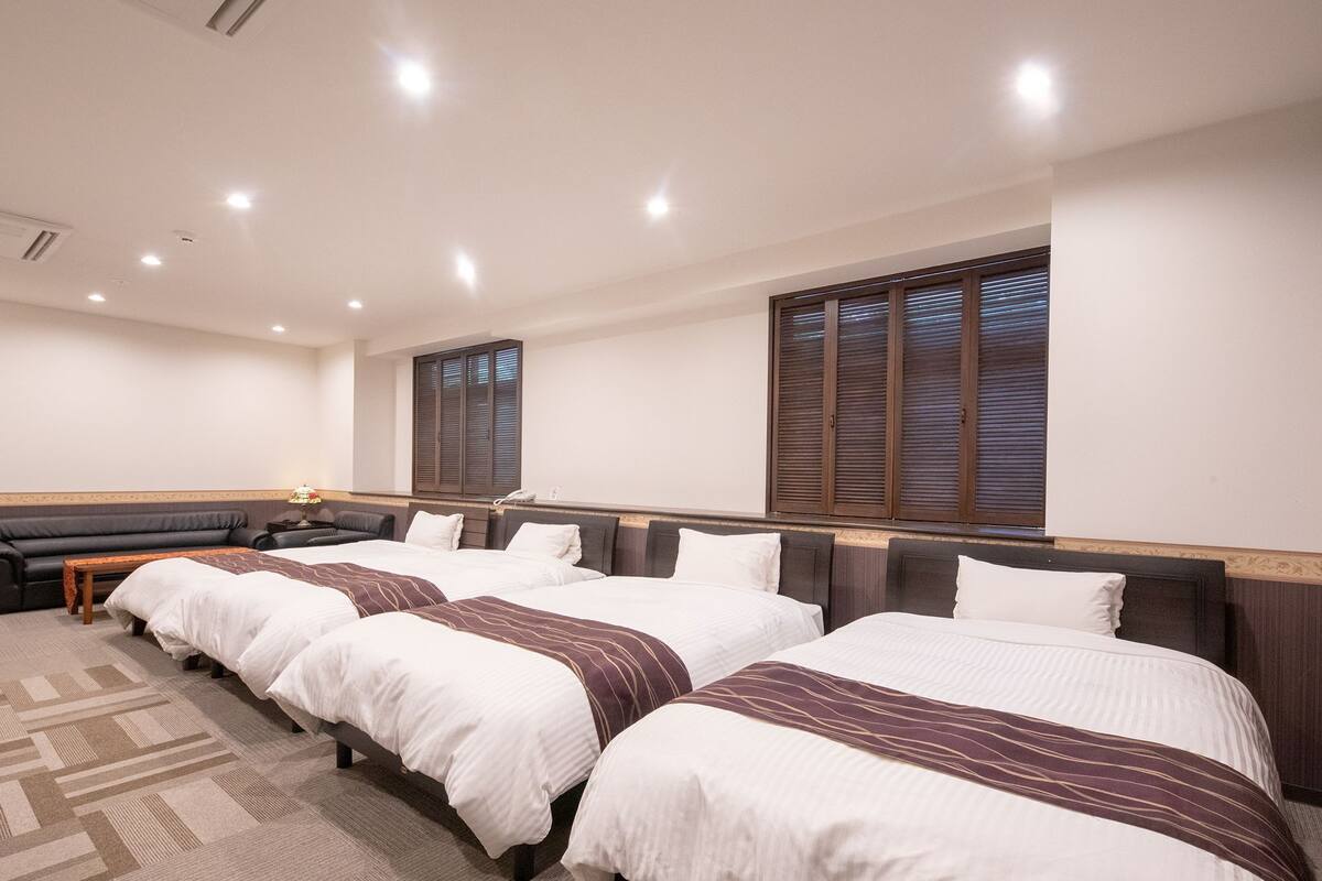 WiFi (free), bed sheets