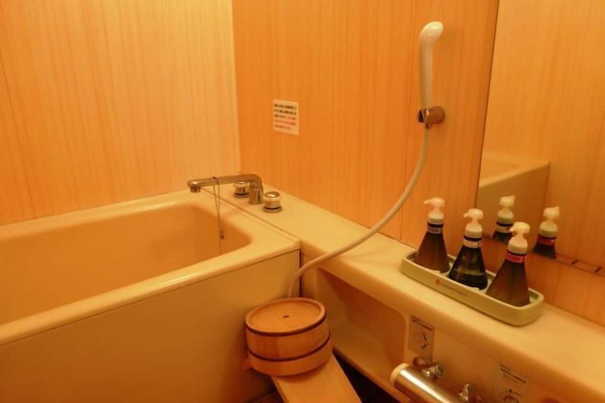 Bathroom | Combined shower/bathtub, spring water bathtub, free toiletries