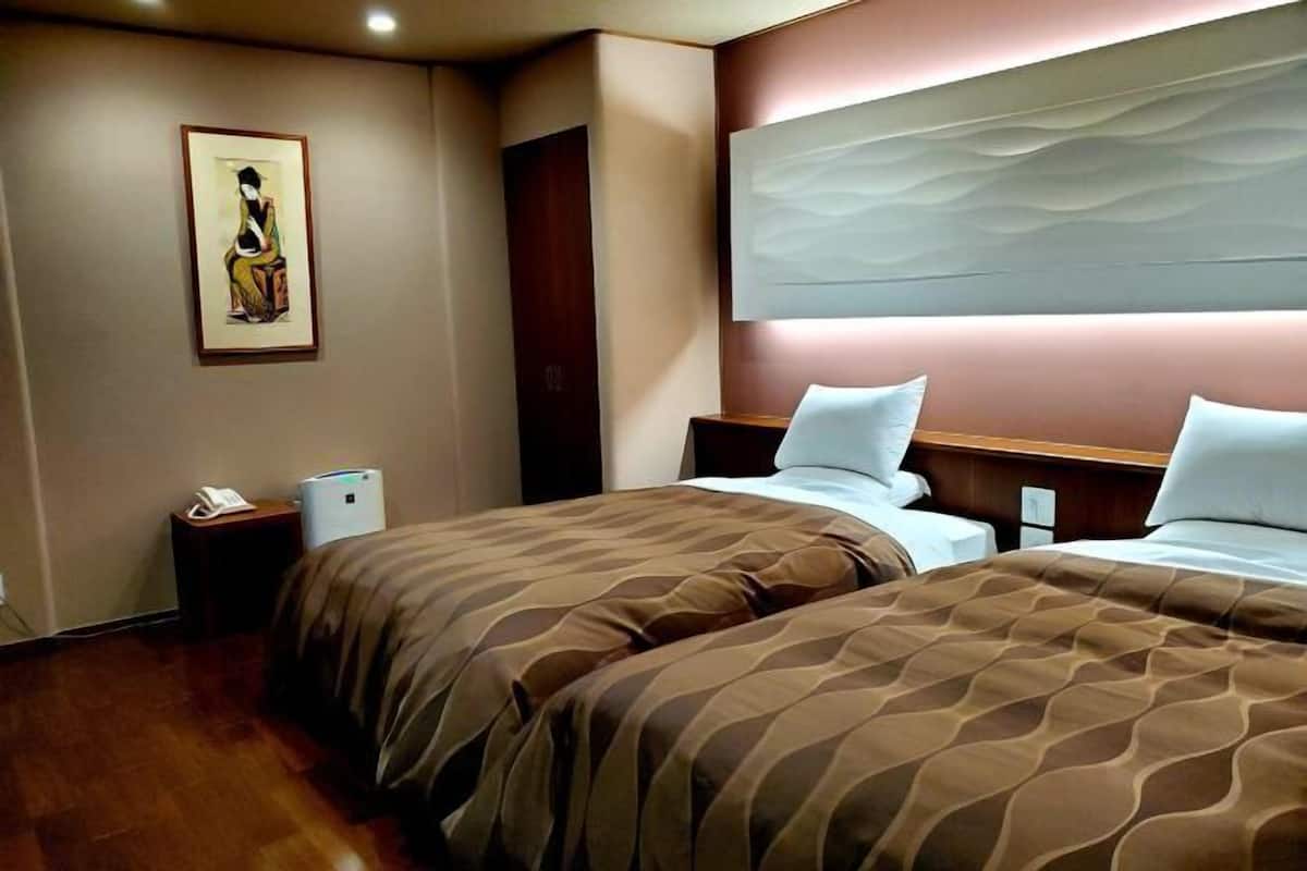 Premium bedding, minibar, in-room safe, free WiFi