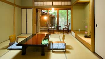Japanese-Style Room with Open-Air Bath - Adult Only | 高級寢具、迷你吧、房內夾萬、免費 Wi-Fi