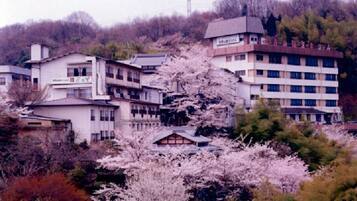 Mặt tiền nơi lưu trú