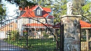 Exterior detail - CastleView Inn by Elevate Rooms (Oro-Medonte)