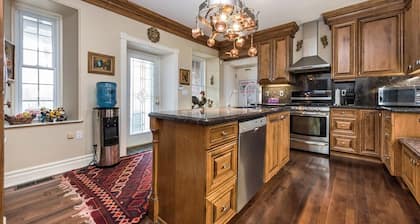 CastleView Inn by Elevate Rooms