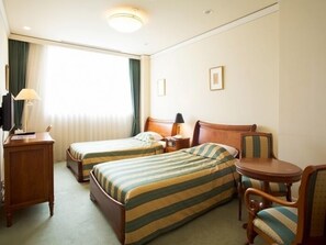 Quarto duplo luxo | Escrivaninha, ferros/tábuas de passar roupa, Wi-Fi de cortesia