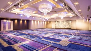 A spacious room with a patterned carpet, multiple chandeliers, and a decorative wall. - Hotel Marital Sousei Kurume (Kurume)