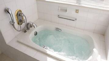 Bồn tắm và buồng tắm vòi sen riêng, bồn tắm thủy lực