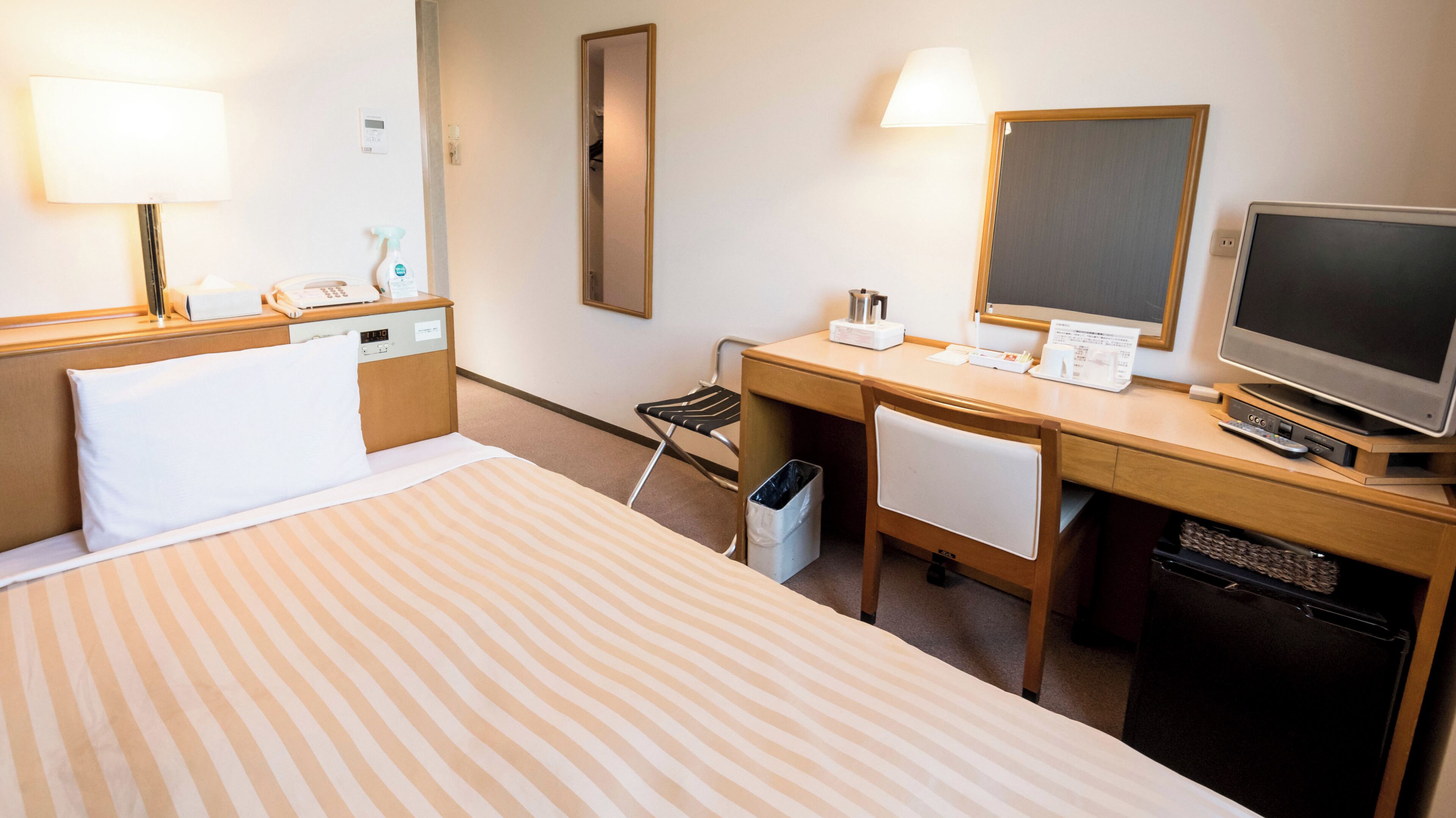 Desk, laptop workspace, iron/ironing board, free WiFi