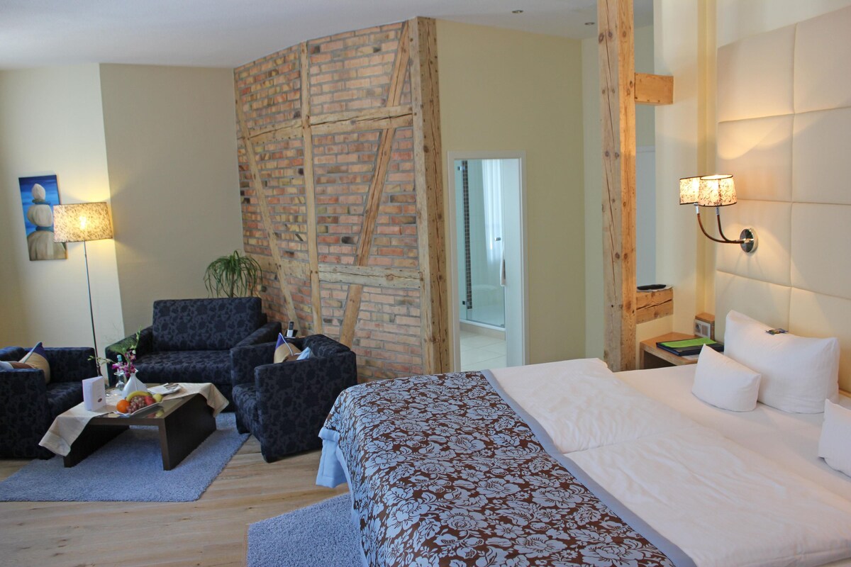 Suite, 1 tweepersoonsbed (Cozy Sitting Corner) | Een kluis op de kamer, een bureau, babybedden (toeslag), gratis wifi