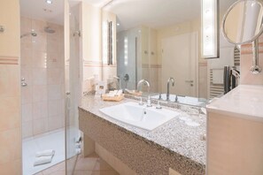 Suite, 1 Double Bed, Annex Building | Bathroom | Shower, free toiletries, hair dryer, towels - Best Western Plus Ostseehotel Waldschloesschen (Ostseebad Prerow)