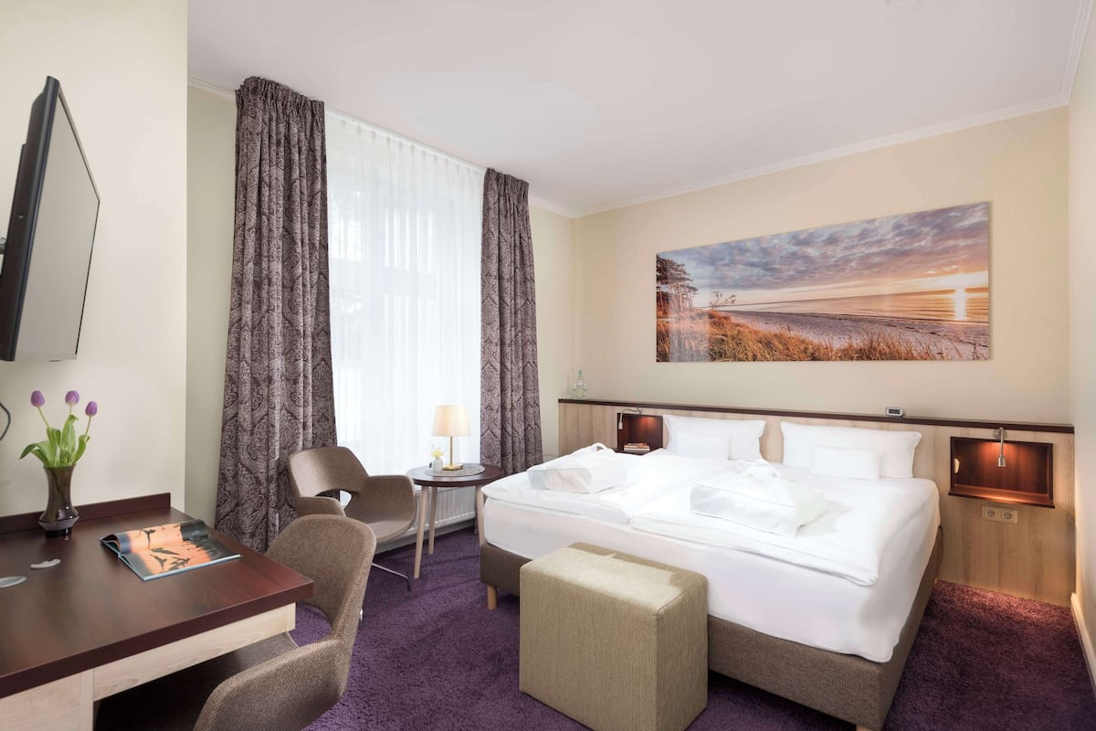 Standard Room, 1 Double Bed | In-room safe, desk, cribs/infant beds, free WiFi