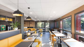 Päivittäinen buffetaamiainen maksusta