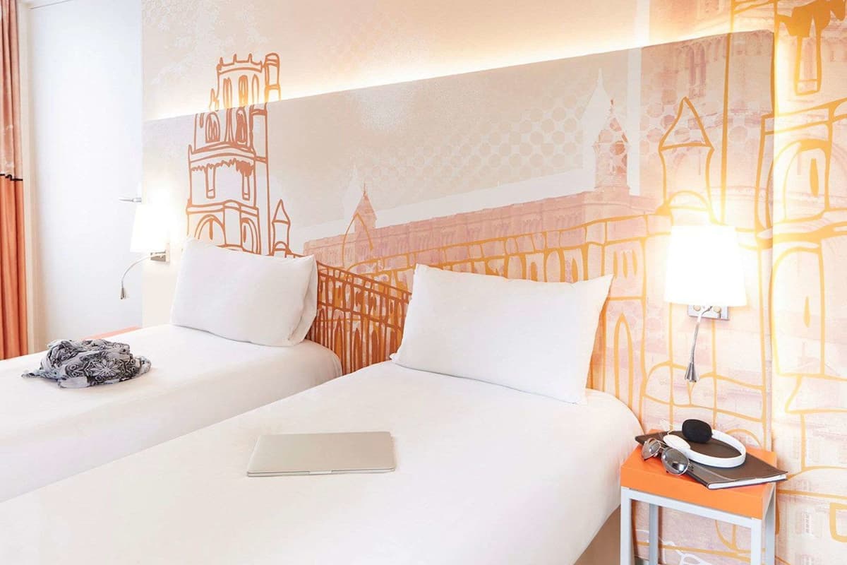 twin room | desk, blackout curtains, soundproofing, free cots/infant beds