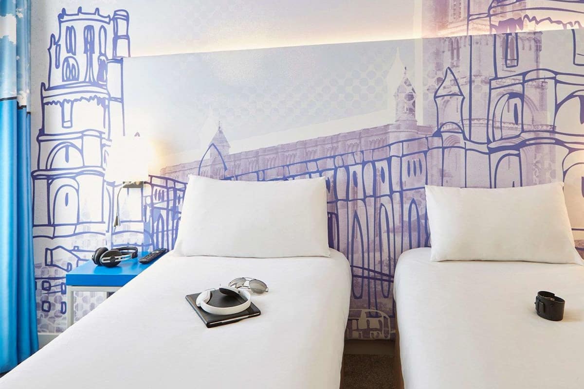 twin room | desk, blackout curtains, soundproofing, free cots/infant beds