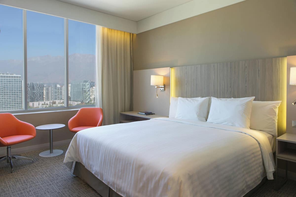 Room, 1 Katil Raja (King), Non Smoking, City View | 1 bilik tidur, bar mini, peti besi dalam bilik, meja