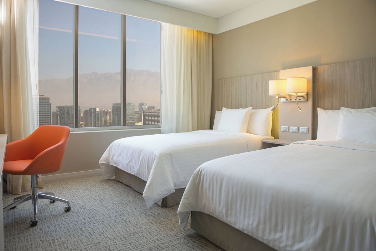 Room, 2 Katil Kelamin (Double), Non Smoking, City View | 1 bilik tidur, bar mini, peti besi dalam bilik, meja