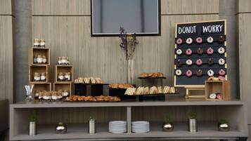 Desayuno buffet los días de semana (CLP 15900 por persona)