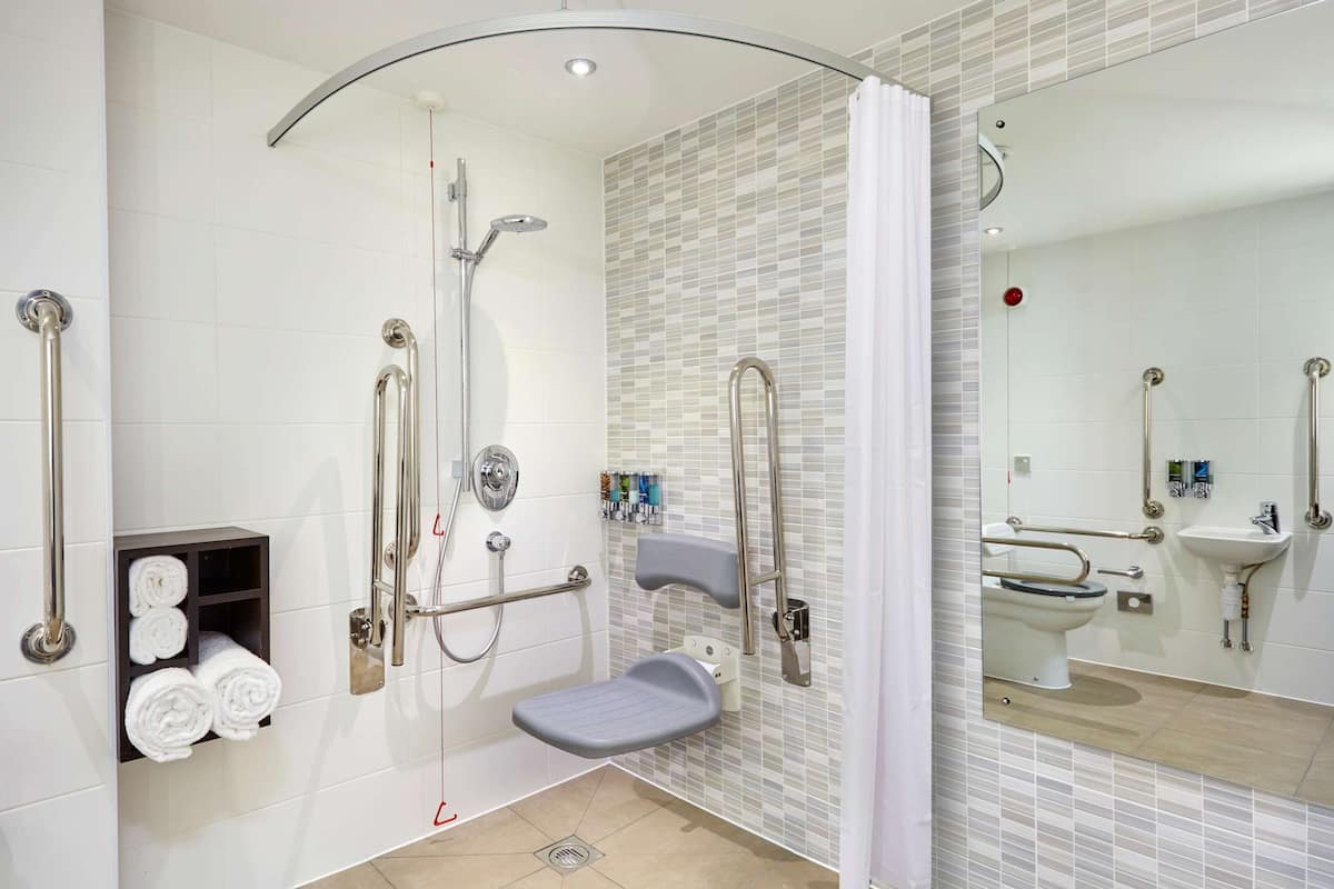 room, 1 queen bed, accessible | bathroom | shower, free toiletries, towels, soap