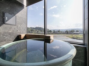Chambre Triple Luxe, non-fumeur (UGUISU,  with indoor hot spring bath)