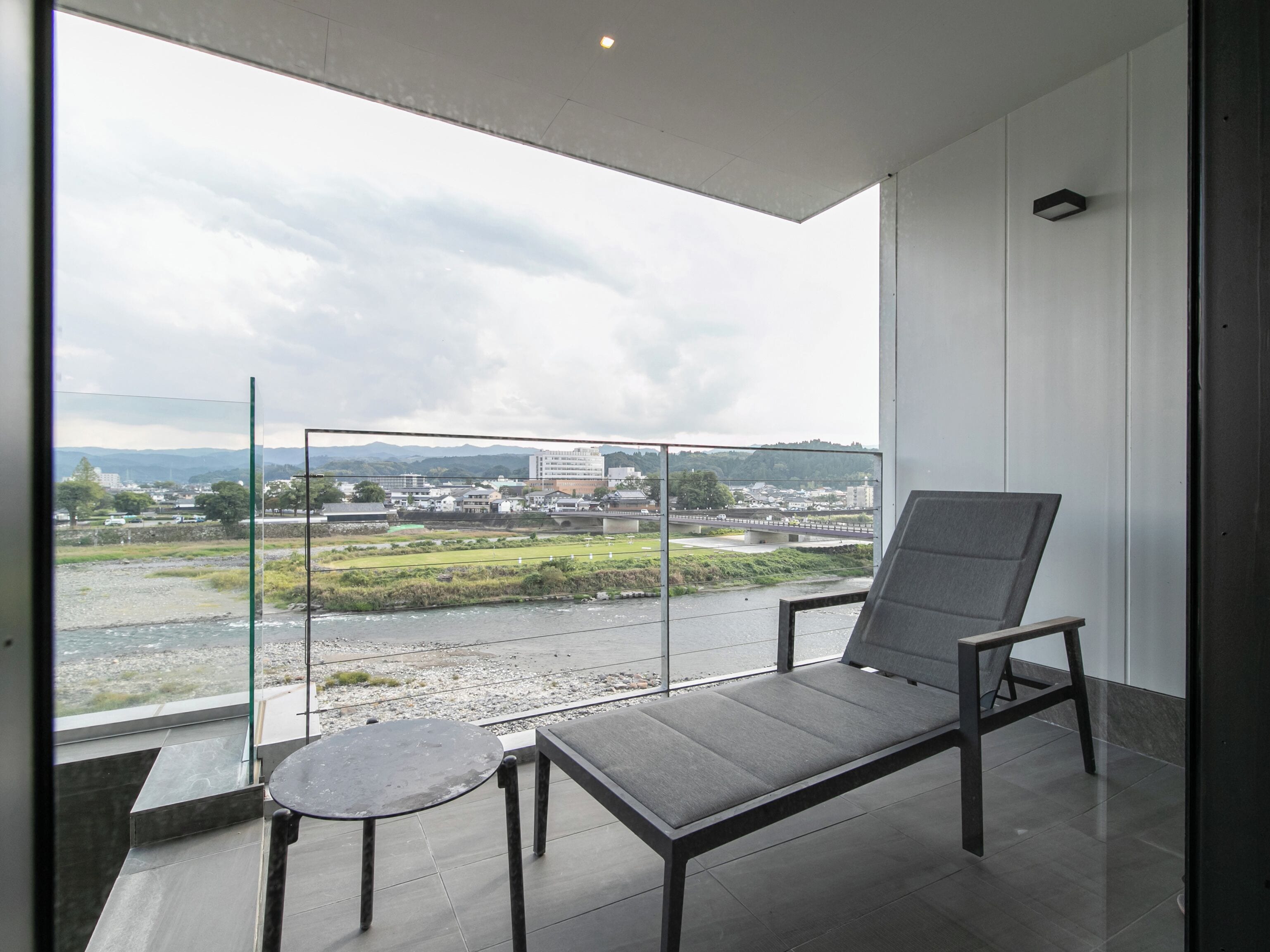 Escritorio, cortinas blackout, wifi gratis y ropa de cama 