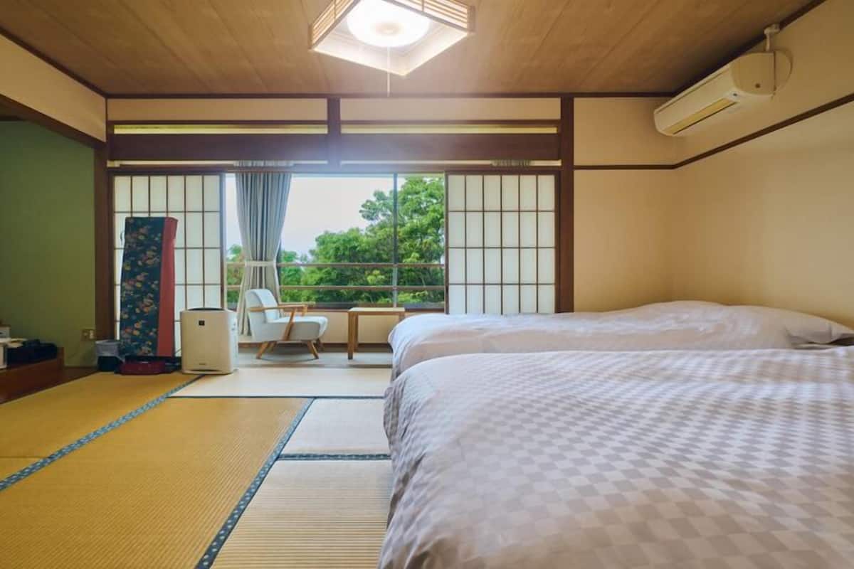 房內夾萬、免費 Wi-Fi、床單