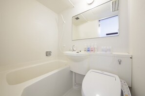Ensemble douche/baignoire, articles de toilette gratuits, sèche-cheveux