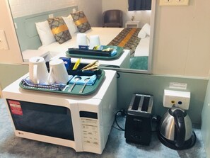 In-room dining - Emerald Highlands Motel (Emerald)