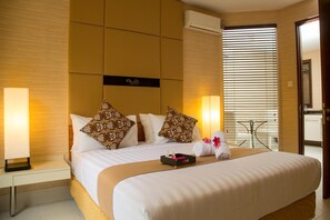 Minibar, in-room safe, desk, iron/ironing board - Chic Quarter Residence (Jakarta)