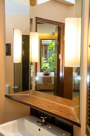 Bathroom - Chic Quarter Residence (Jakarta)