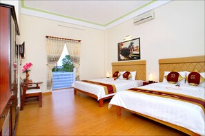 Kamar Keluarga | 1 kamar tidur, minibar, brankas, dan meja kerja