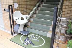 Exterior detail - Business Hotel Raicho (KOSHIGAYA SHI)