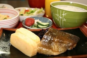 Comida y bebida