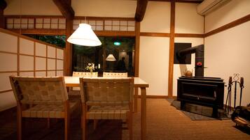 Breakfast and dinner served