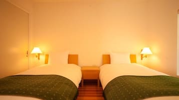 Premium bedding, free minibar, desk, free WiFi