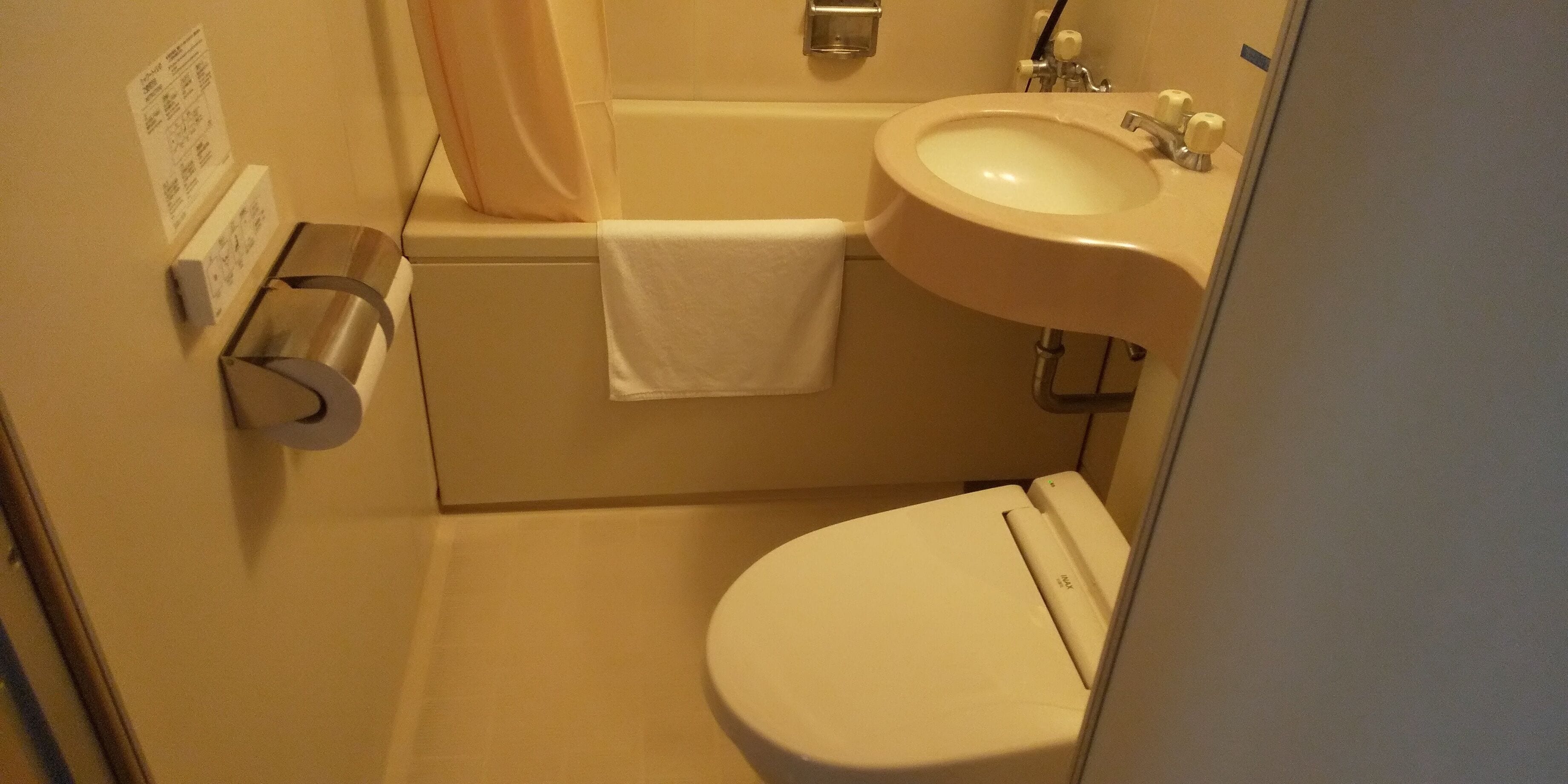 1 bedroom, desk, free wifi, bed sheets