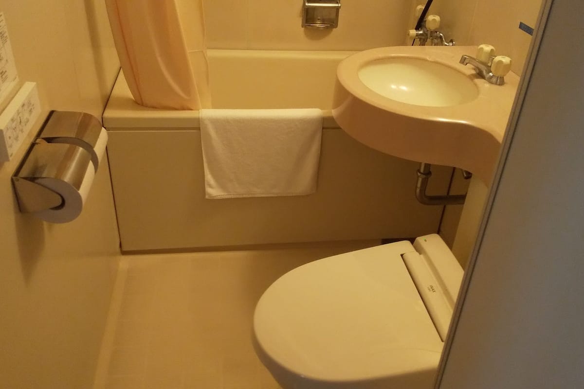 1 bedroom, desk, free wifi, bed sheets