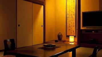 Japanese Style Triple Room | In-room safe, free WiFi